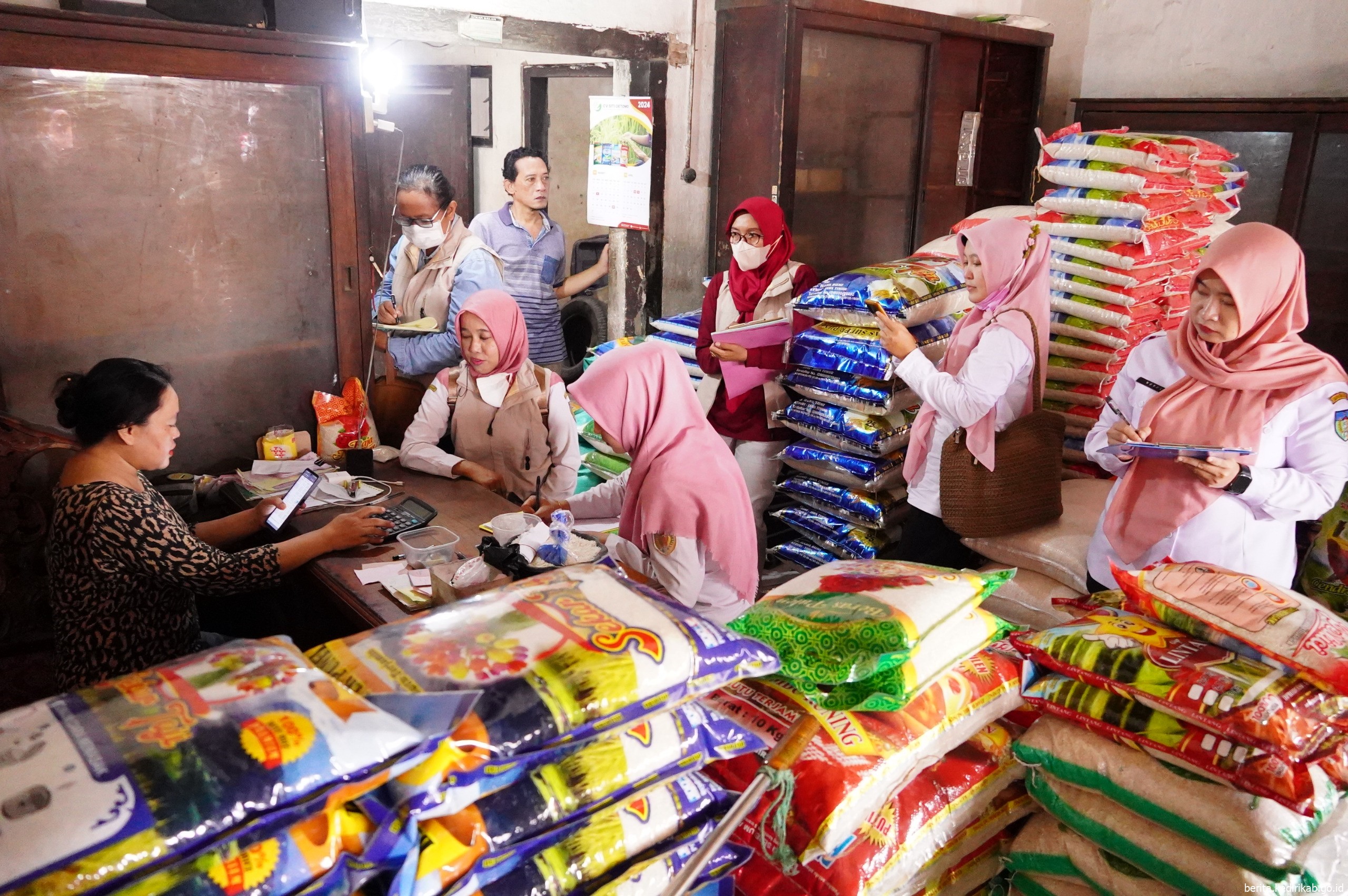 Tim Satgas Pangan Kabupaten Kediri Lakukan Sidak Pasar dan Toko Bahan Pokok