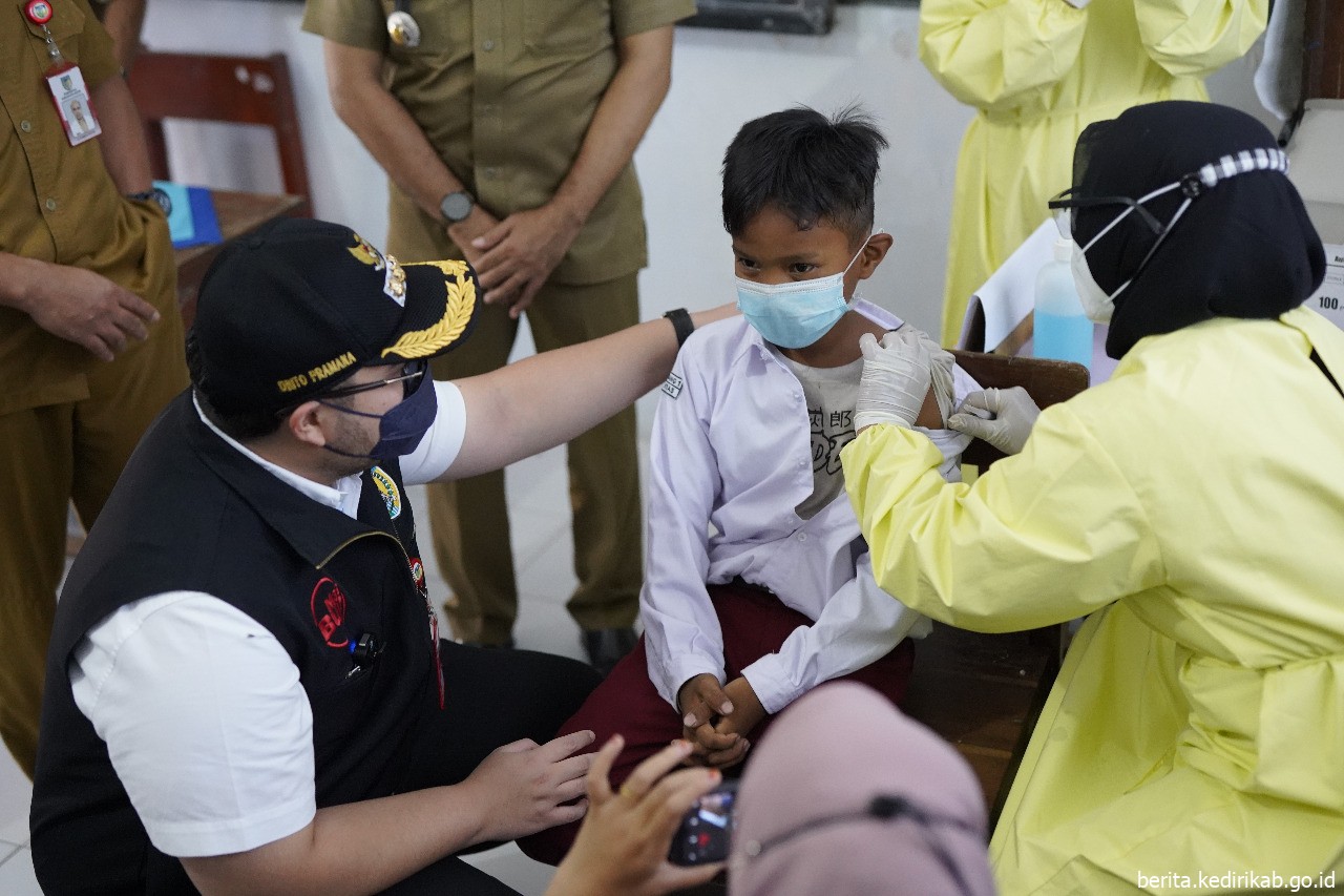 Mas Dhito Targetkan Januari Vaksinasi Dosis Pertama Anak Capai 100 Persen