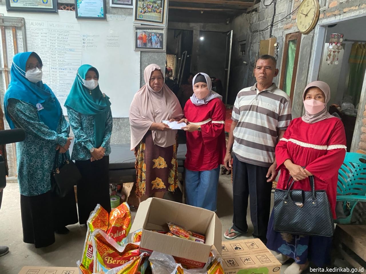 Berbagi Berkah Ramadhan, PKK Kabupaten Kediri Baksos ke Lansia dan Penyandang Disabilitas