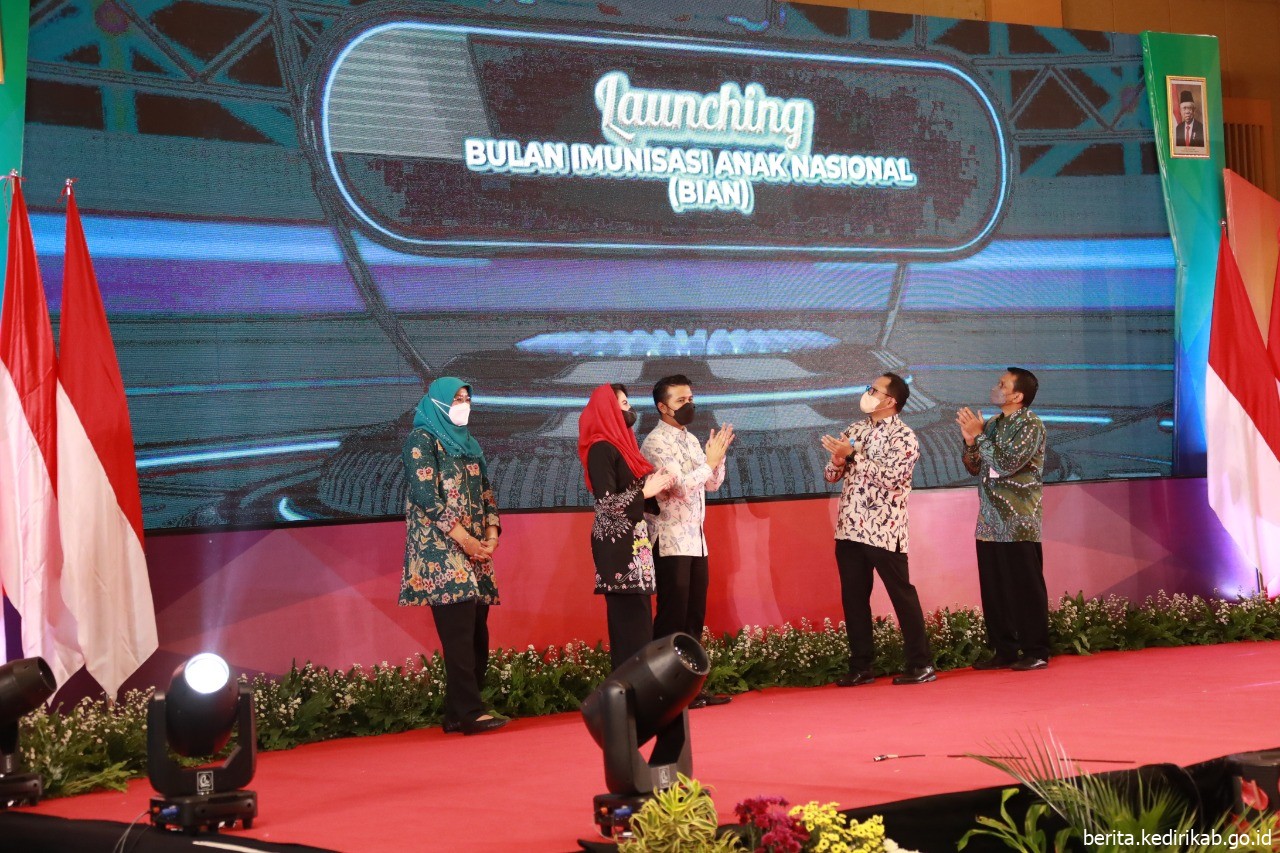 Wakil Gubernur Jawa Timur Launching Bulan Imunisasi Anak Nasional