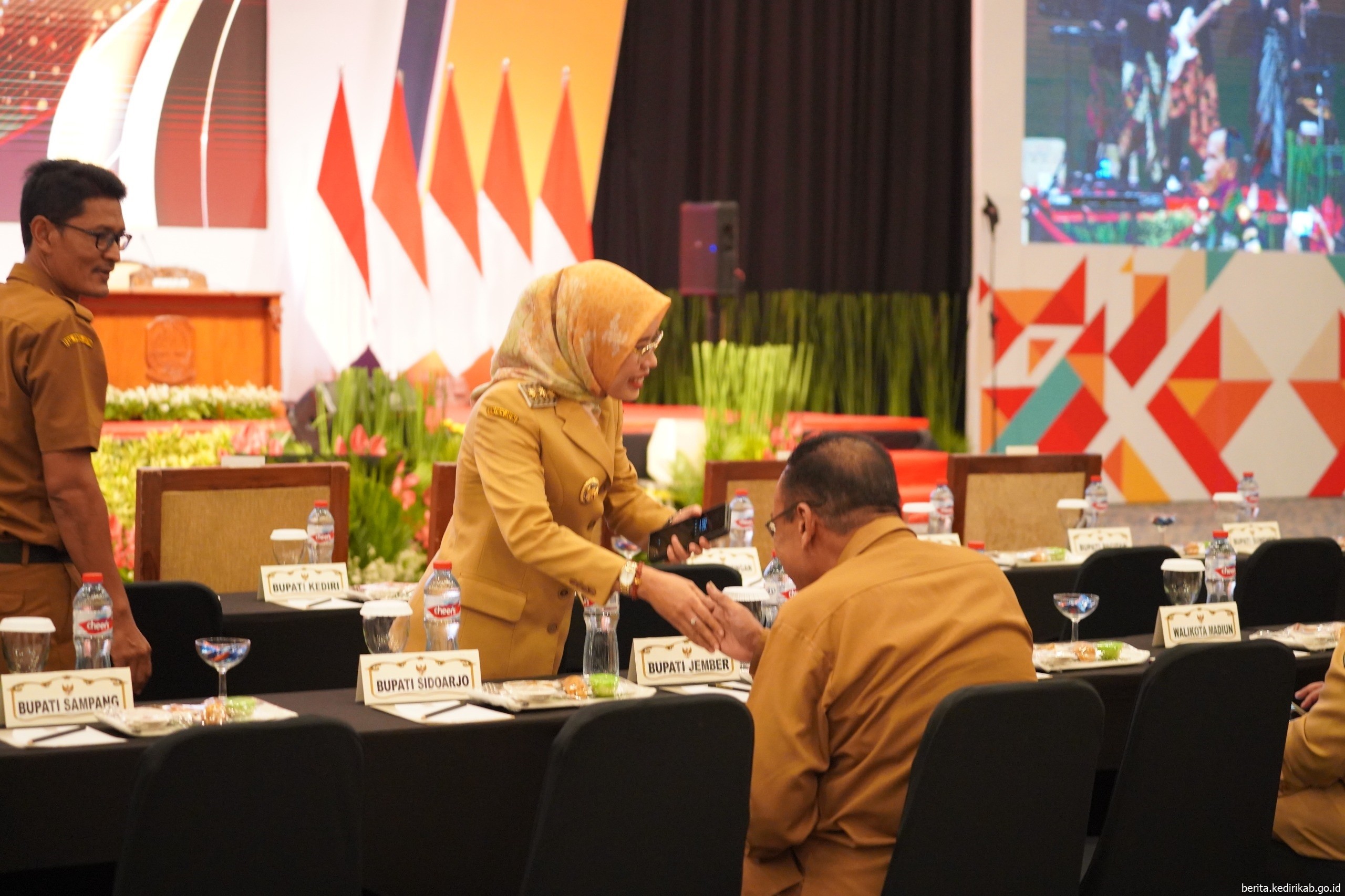 Persiapan Kelancaran Pemilu, Pemprov Jatim Menggelar Rapat Koordinasi Bersama Forum Koordinasi Pimpinan Daerah (Forkopimda) Seluruh Provinsi Jawa Timur