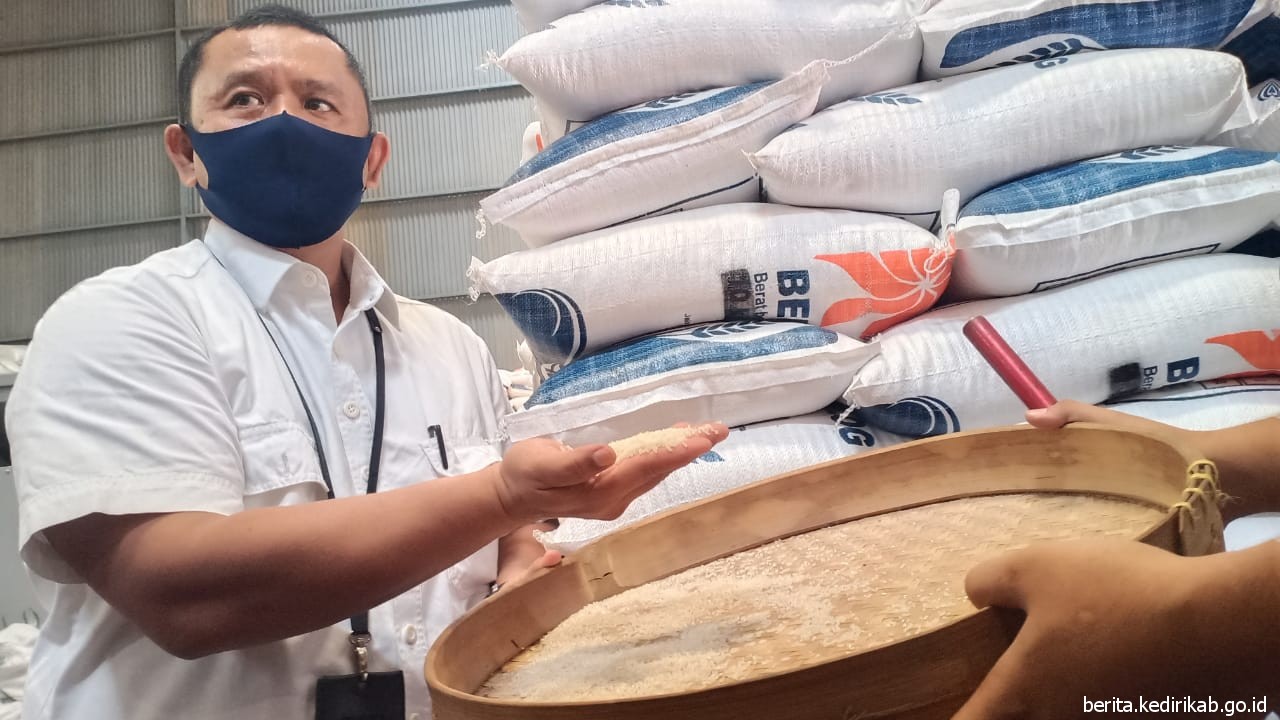 Bulog Kediri Salurkan 7.200 Ton Beras Impor Untuk Daerah Defisit Pengadaan