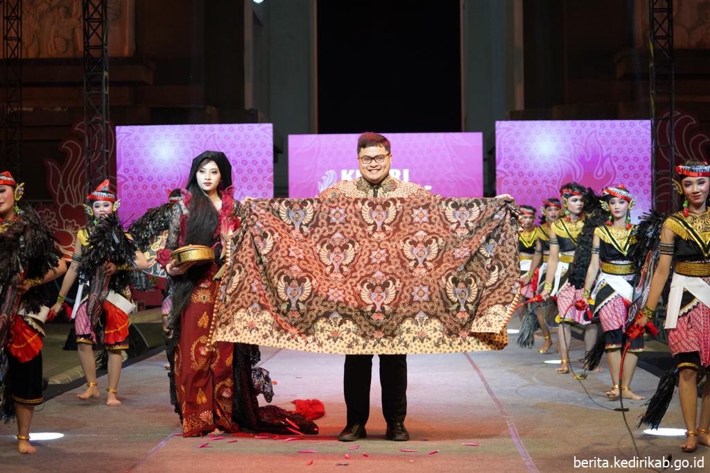 Kediri Fashion Batik Festival 2023 Sukses Menjadi Acara Perdana Dekranasda Kabupaten Kediri