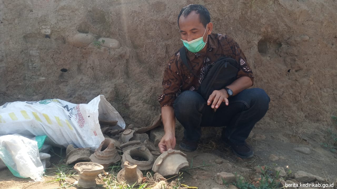 Penemuan Benda Purbakala di Desa Jerukwangi Kecamatan Kandangan 