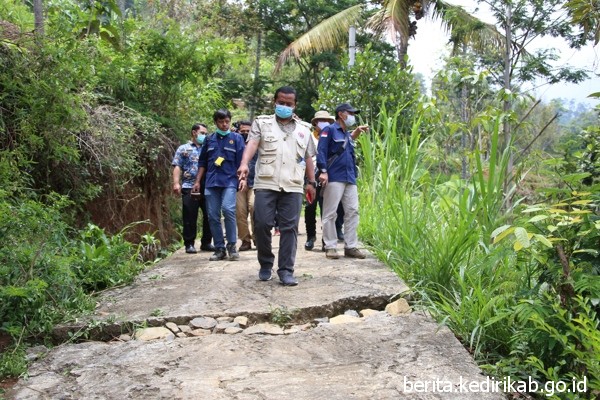 PVMBG Bandung Tinjau Lokasi Rawan Longsor di Dukuh Badut