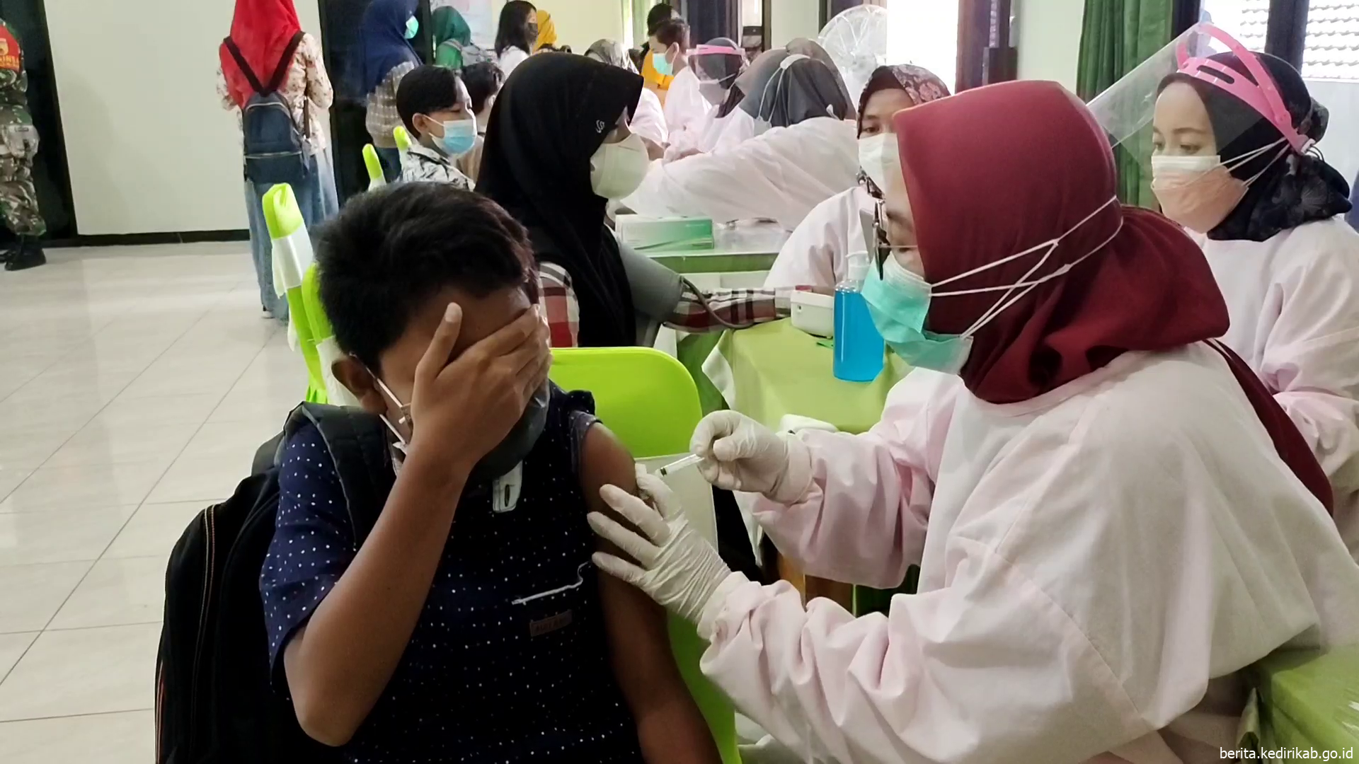 Dinas Kesehatan dan Dinas Pendidikan Kabupaten Kediri Vaksinasi Ribuan Pelajar SMP